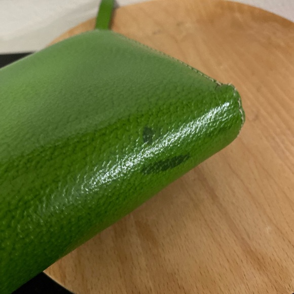 Kate Spade green leather  zip around wallet - Picture 7 of 7